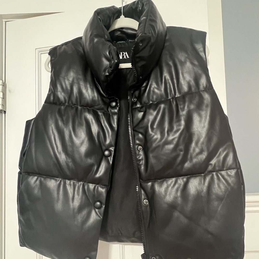 Black Puffer Vest -Zara - Size Small